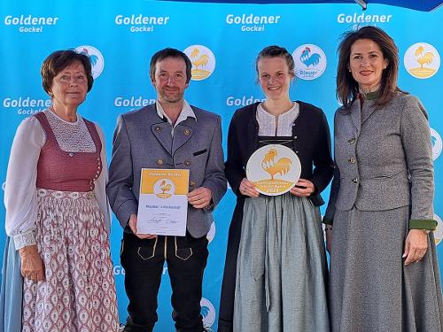 Goldener Gockel 2026 - Einer der gastfreundlichsten Ferienhöfe Bayerns Goldener Gockel 2026 - Einer der gastfreundlichsten Ferienhöfe Bayerns