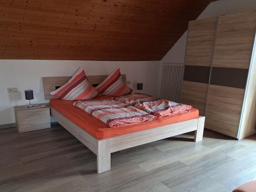 Schlafzimmer 1 mit Zugang zur Terasse Schlafzimmer 1 mit Zugang zur Terasse