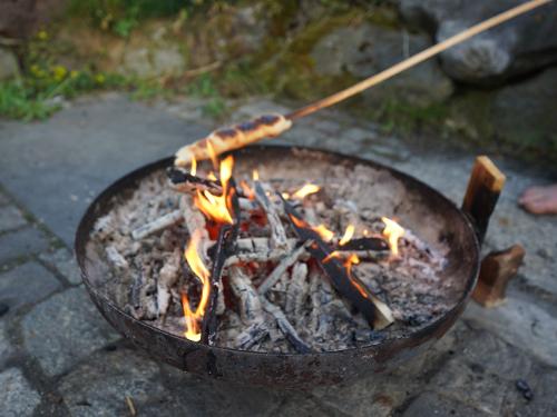 Stockbrot-und-Feuerschale