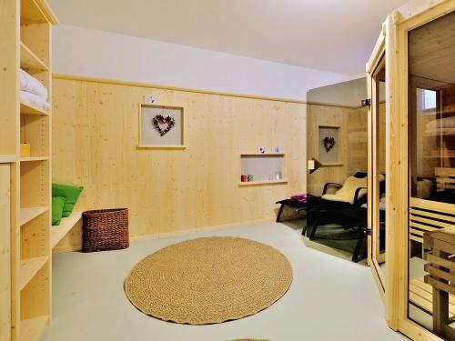 Sauna und Infrarotkabine zum Entspannen Sauna und Infrarotkabine zum Entspannen