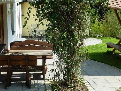 Garten mit Terrasse auf dem Birkenhof Leitlitz