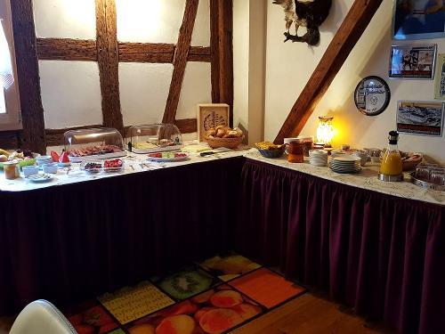 Frühstücksbuffet auf dem Birkenhof Leitlitz