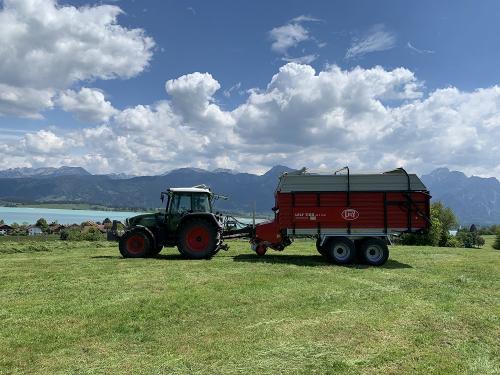 Traktor mit Ladewagen