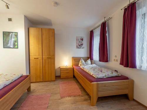 Schlafzimmer mit 2 Einzelbetten, Attelblick