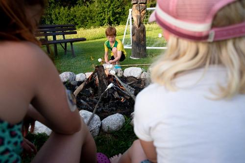 hauserhof-sommer-abend-high-122