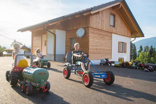hauserhof-sommer-abend-high-101