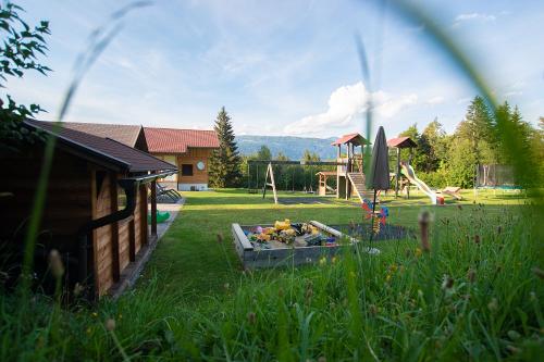 hauserhof-sommer-abend-high-113