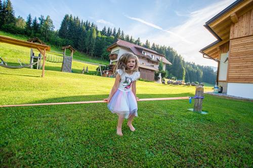 hauserhof-sommer-abend-high-86