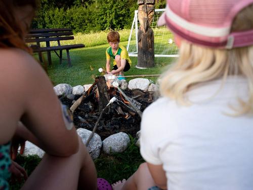 hauserhof-sommer-abend-high-122