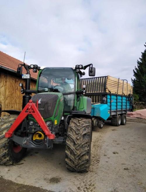 unsertraktormitladewagen