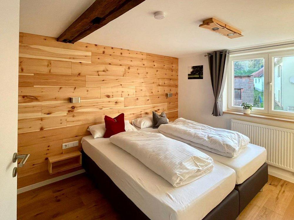 Ferienwohnung 1: Schlafzimmer mit Doppelbett