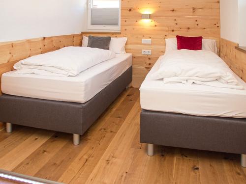 Ferienwohnung 1: Schlafzimmer mit Einzelbetten