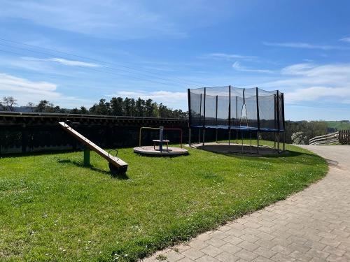 SpielbereichTrampolin2
