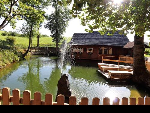 fussbuehlhof_im_weiher