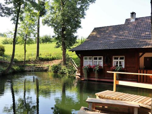 fussbuehlhof_weiher_mit_steg