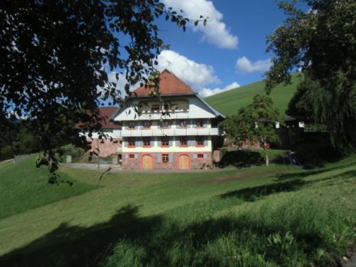 fussbuehlhof_im_sommer