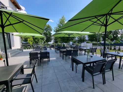 Weingut_Hirth_Terrasse