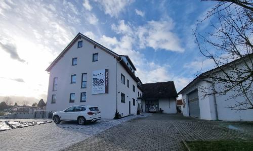 weingut_hirth_eingang_parken