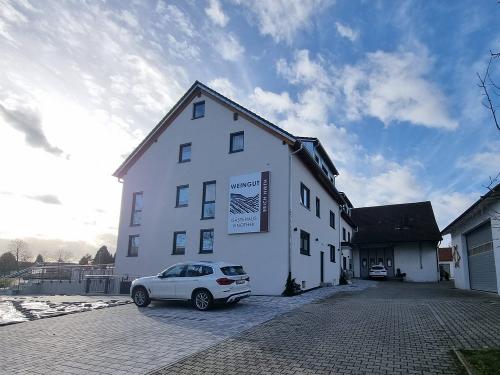weingut_hirth_eingang_parken