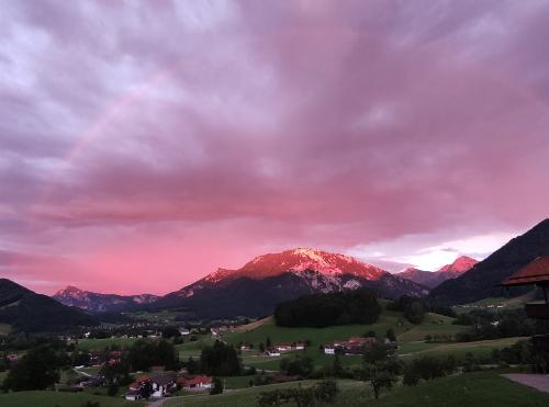 Wir haben das schönste Alpenglühn+ Regenbogen