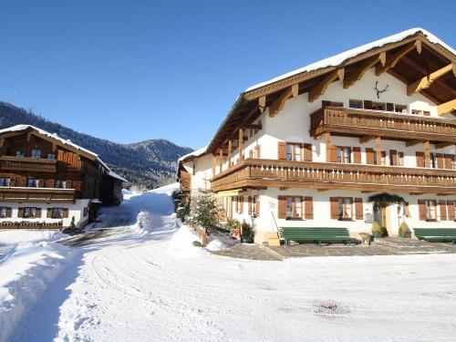 Der Obersteinberg-Hof winterlich