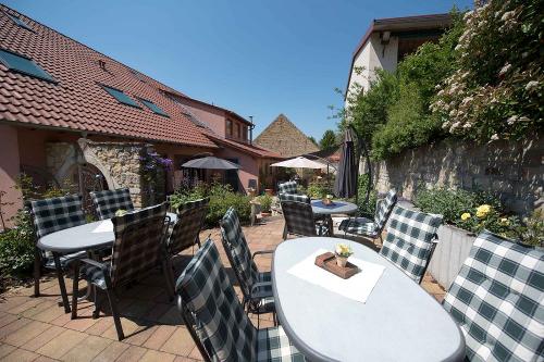 Terrasse im Weingut Wetzler in Vendersheim