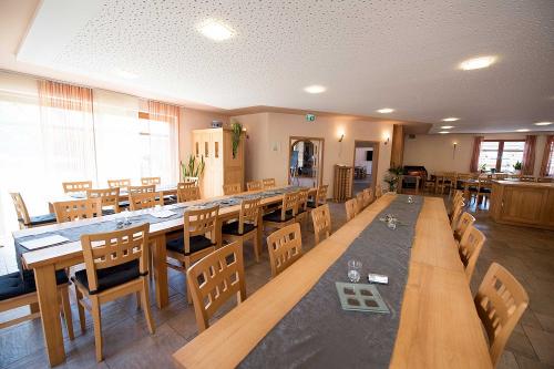Gastraum im Weingut Wetzler in Vendersheim