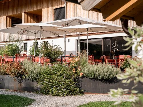 maechlerhof_westseite_terrasse_2024