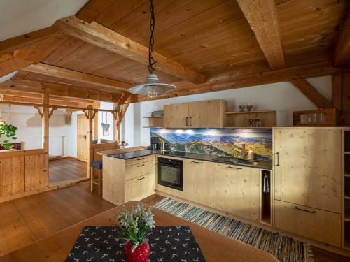 Küche mit Theke in unserer Dinkelmühle im 2. OG