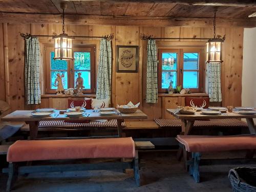 Gemütliche Hüttenabende in unserer Alm - ideal für gemeinsame Familienzeit.