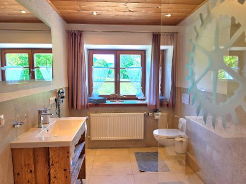 Modernes Badezimmer in der Ferienwohnung Mühlenrad im Erdgeschoss.