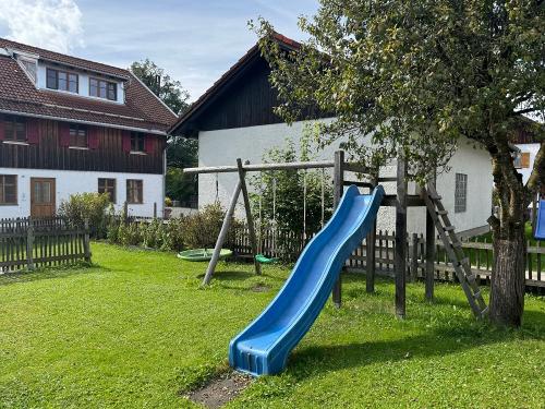 Garten mit Spielturm