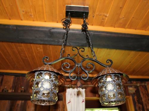 Antike Lampen sorgen für ein gemühtliches Ambiente