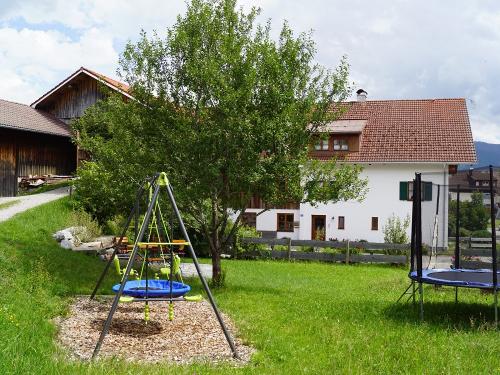 gartenmitsitzecketrampolinundschaukel