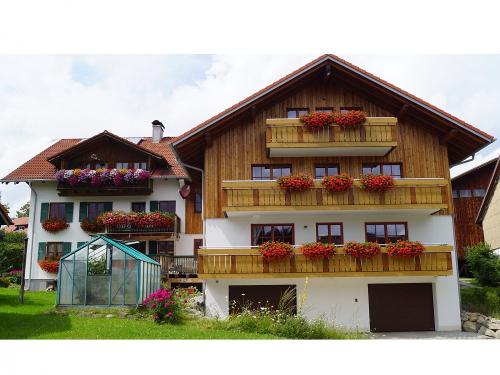 Aussenansicht Ferienhof Fischer Sommer