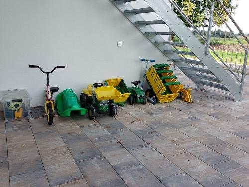 Fahrzeuge warten auf ihren nächsten Einsatz