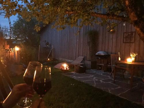 Sommerabend im Garten genießen