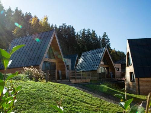 Chaletdorf im Herbst