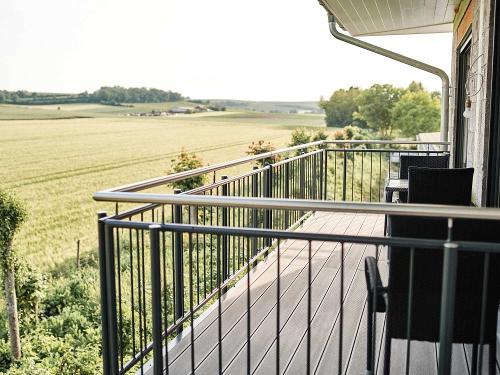 Appartement WEISSWEIN - Wohnraum mit Balkon