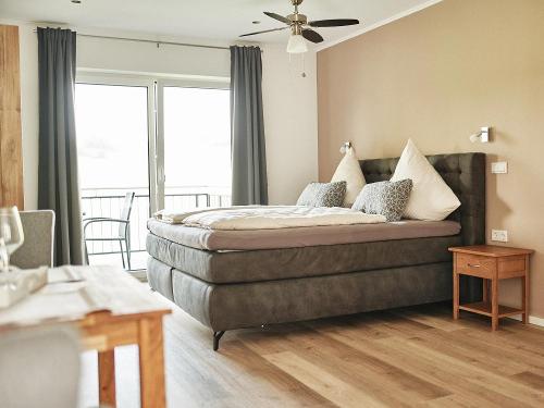 Appartement WEISSWEIN - Wohnraum mit Küchenzeile