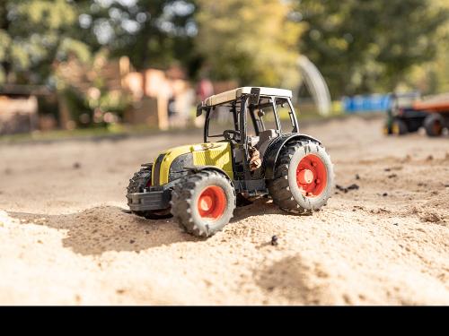 19- Garten Spielplatz mit Spieltreker