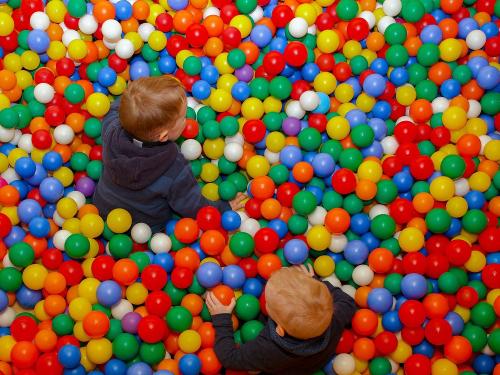 Bällebad in der Spielscheune