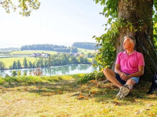 Kurze Pause an der Schleinsee Halde und den Ausblick genießen