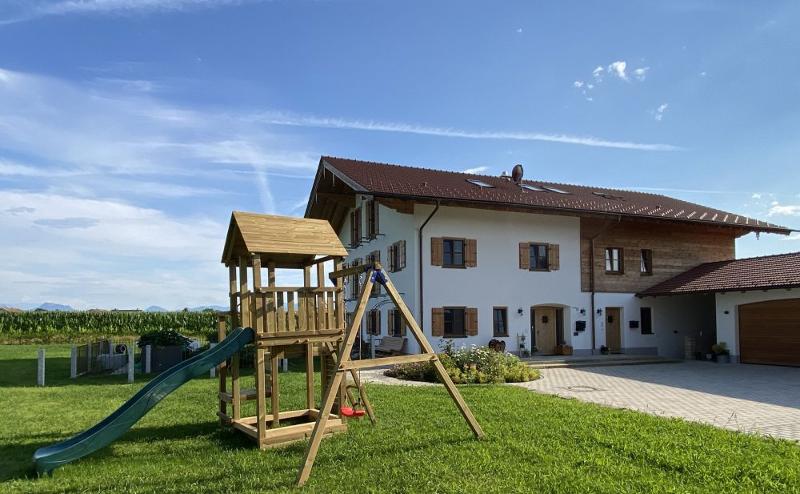Bauernhaus mit Spielhaus