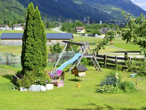 Garten mit Spielmöglichkeiten