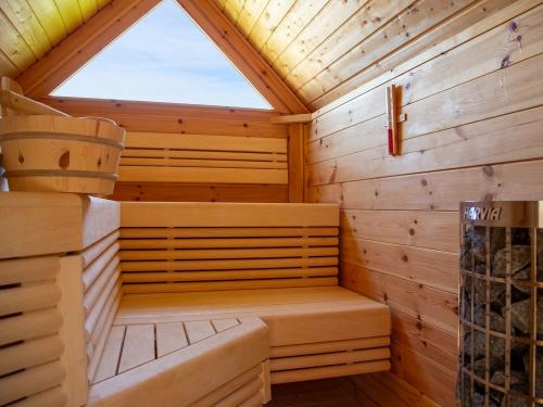 tischneck-chalets-hardt-fininische-sauna_innenraum