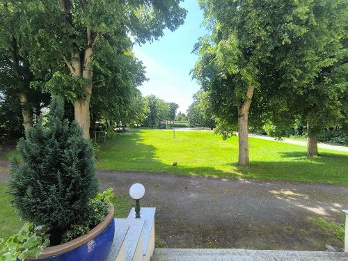 Blick zum Dorfteich