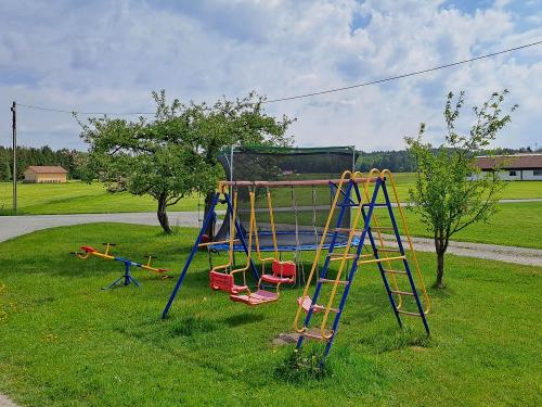 Kinderspielplatz in unserem Garten