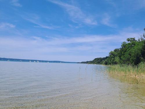 Der Starnberger See mit Erholungsgelände ist ganz in unserer Nähe