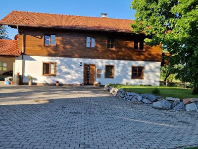 Zufahrt zum Haus via Hofstelle